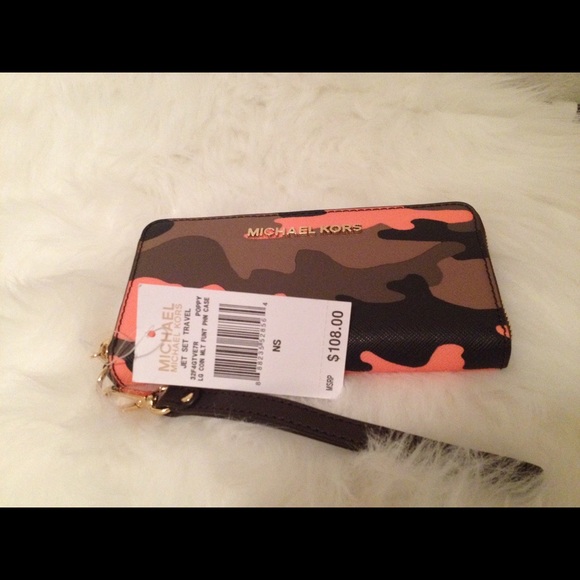 Michael Kors Handbags - Michael Kors wallet