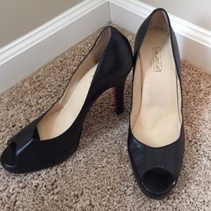 !!!PRICE REDUCED!!! Oh Deer black leather heels