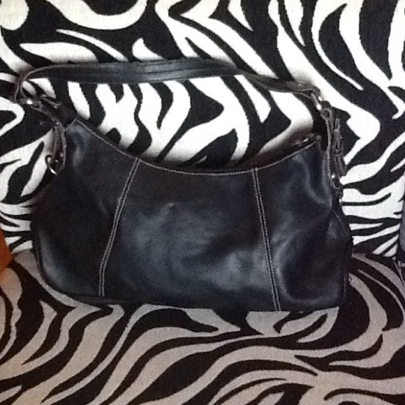Black shoulder bag