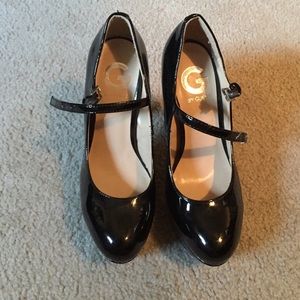 Never worn guess strap heels