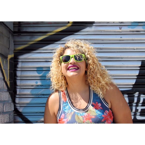 Meet your posher! - Picture 2 of 3