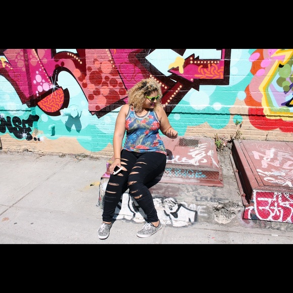 Meet your posher! - Picture 3 of 3