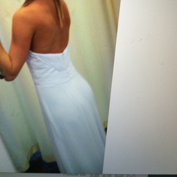 Gorgeous white gown. - Picture 3 of 4