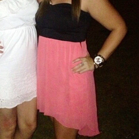 Dresses & Skirts - Coral & black dress!