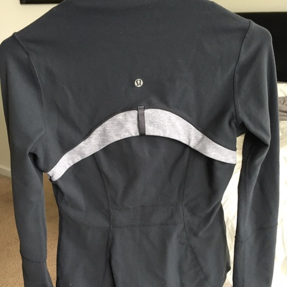 RESERVED-TRADED 🖐🏼 Lululemon jacket - Picture 3 of 4