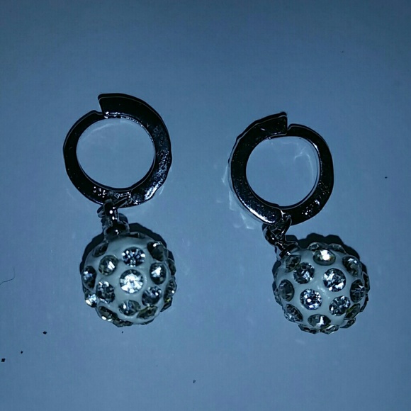 STUNNING EARINGS - Picture 2 of 4