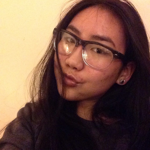 Meet your Posher, Juliana - Picture 4 of 4