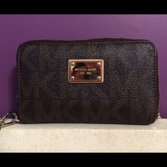 Michael Kors Jet set travel smartphone wristlet