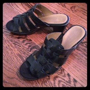 Black Easy Spirit sandals with 2 in heals