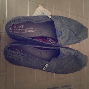 Toms classic shoes