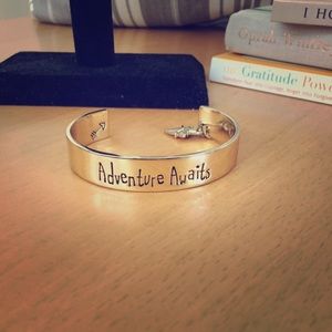 💗BOGO💗Beautiful "Adventure Awaits" Bangle