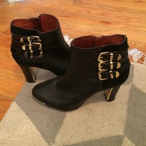 Louise et Cie by Vince Camuto booties