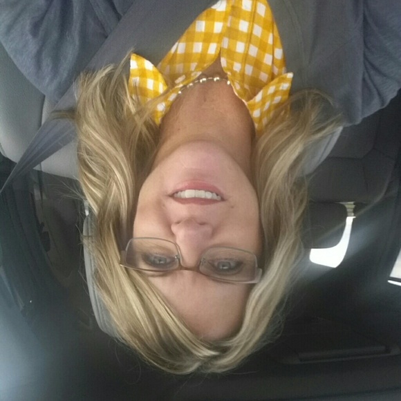 Meet your Posher, Deb - Picture 1 of 1