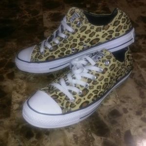 Cheetah print Converse **Never worn**