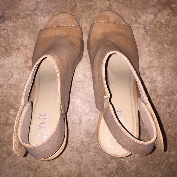 nude wedges