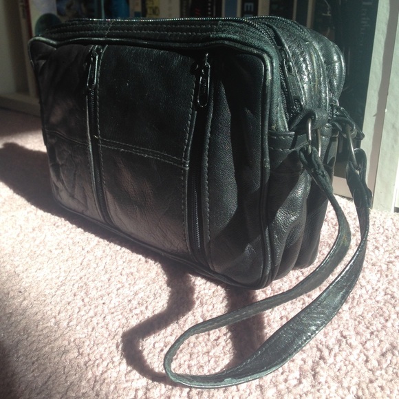 GONE TONIGHT! 🎁Leather Wristlet Bag