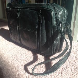 GONE TONIGHT! 🎁Leather Wristlet Bag