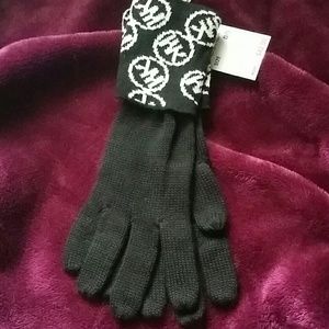🚫SOLD IN A BUNDLE🚫 NWT Michael Kors Gloves