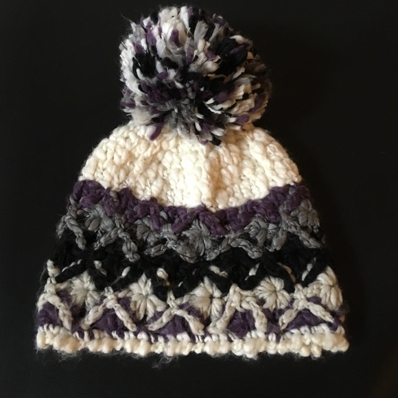 Free People Accessories - Free People Pom Pom beanie