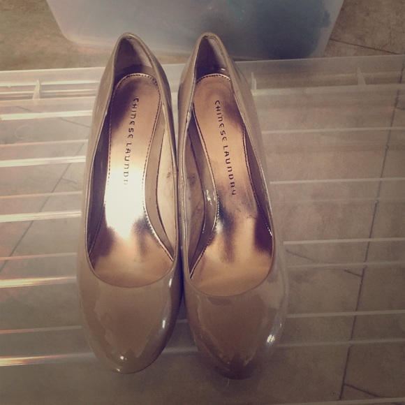 Chinese Laundry Tan Pumps - Picture 1 of 3