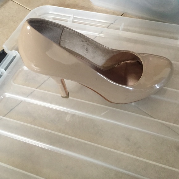 Chinese Laundry Tan Pumps - Picture 3 of 3