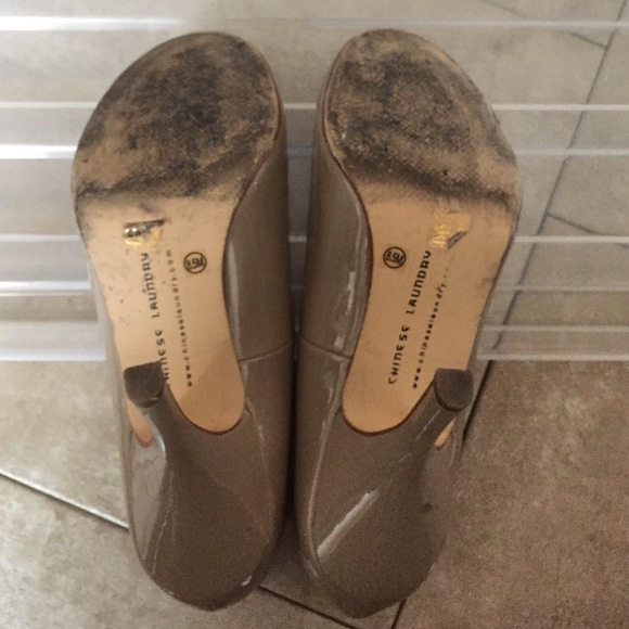 Chinese Laundry Tan Pumps - Picture 2 of 3