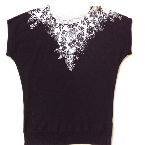 ❗️SALE❗️Black & White Short Sleeved Sweater