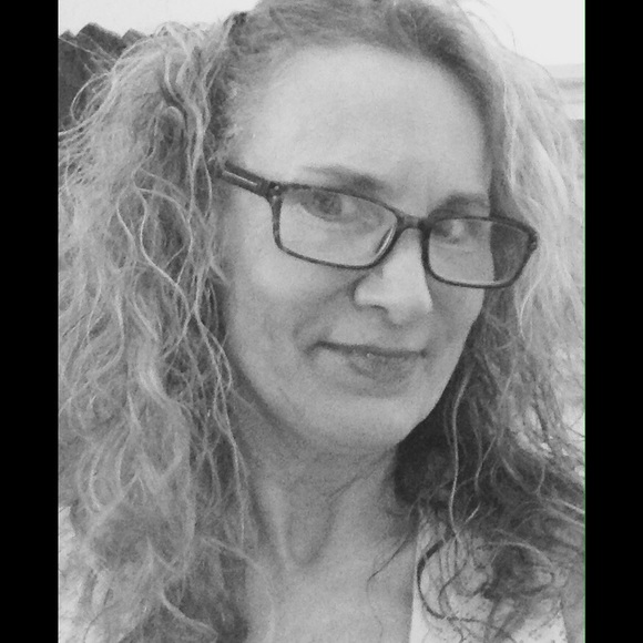 MEET YOUR POSHER - Picture 2 of 2