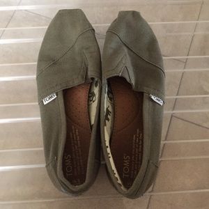 TOMS classic canvas. Green size 8