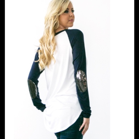 💗SEQUIN REINDEER/ELBOW PATCH ELK TOP!🎀 - Picture 2 of 3