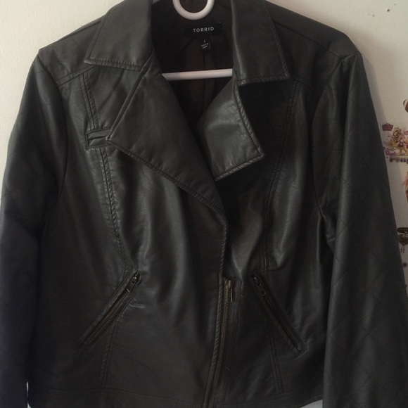 never worn waist hight quilted arm zipper jacket