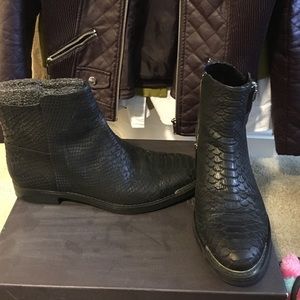 Black Enzo Angiolini short cut boots