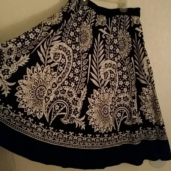 Gorgeous black and white floral skirt