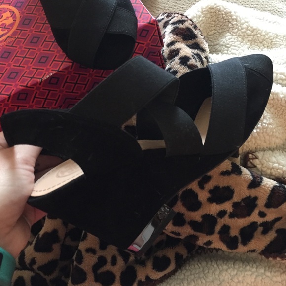 Turnlock Wedge Sandal: Women Tory burch black wedges
