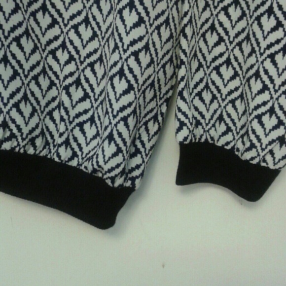 Thin Black and White Sweater - Picture 2 of 4