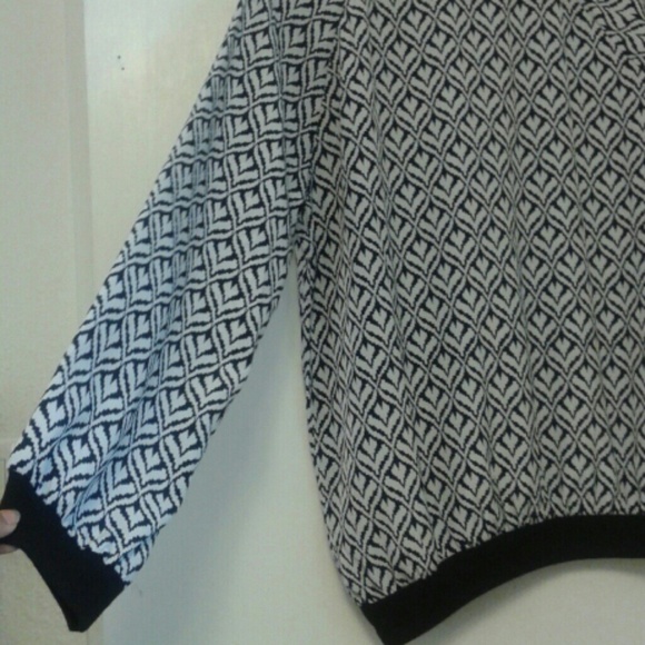 Thin Black and White Sweater - Picture 4 of 4