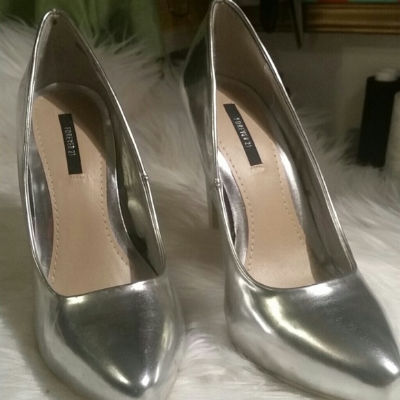 Forever21 Metallic silver high heels sz7.5
