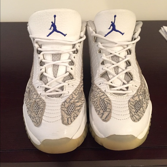 Air Jordan XI Low Cobalt IE - 8.5 men (10 women)