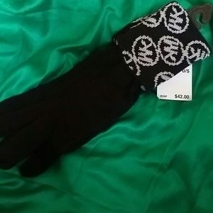 🚫SOLD IN A BUNDLE🚫 NWT Michael Kors Gloves
