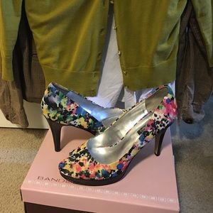 Bandolino White Multi Colored heel