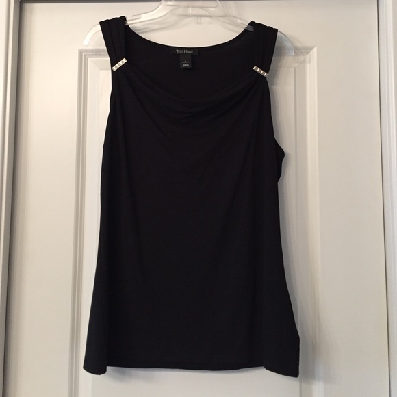 Simple & flattering black tank!