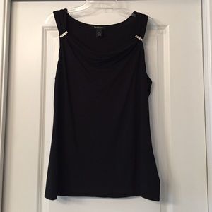 Simple & flattering black tank!