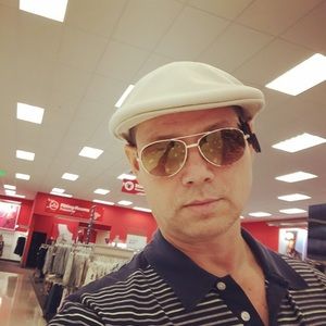 Meet your Posher, Bret