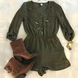 $1.99 Shipping! Romper H&M!