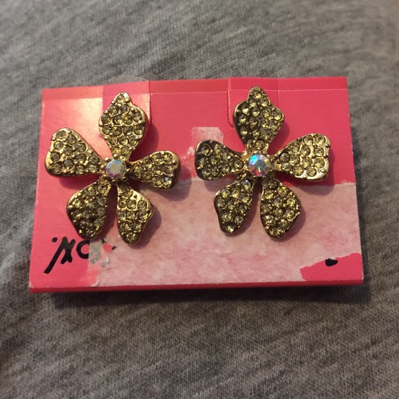 Floral rhinestone earrings.