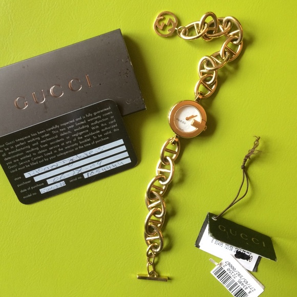 GUCCI charm watch