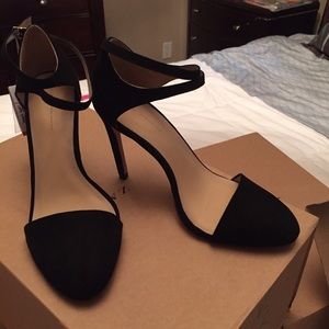 Zara beautiful suede heels ankle wrapped