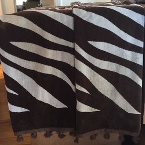 Two Kate Spade zebra decorative bath towels
