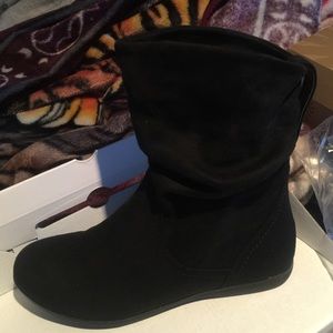 short suede anesa boots