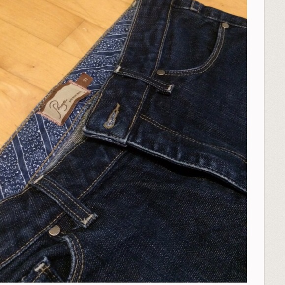 PAIGE JEANS. -  Hollywood Hills. - Size 31